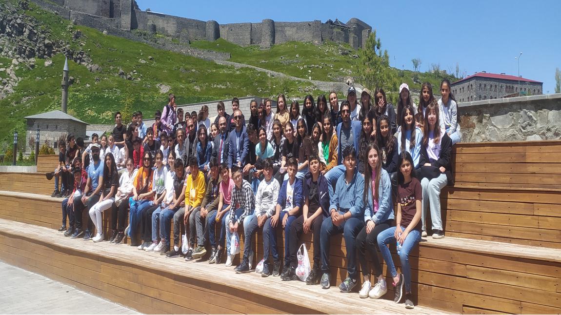 Okulumuz 7. Sınıf Öğrencileri ile Kars Tarihi Yerlerine Gezi Düzenlendi.